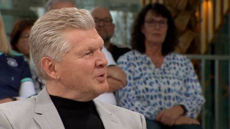 Oliver Baumann ist die Nummer eins im Tor der Deutschen Nationalmannschaft. Die Leistung des Keepers stößt im SPORT1-Doppelpass auf Kritik. 