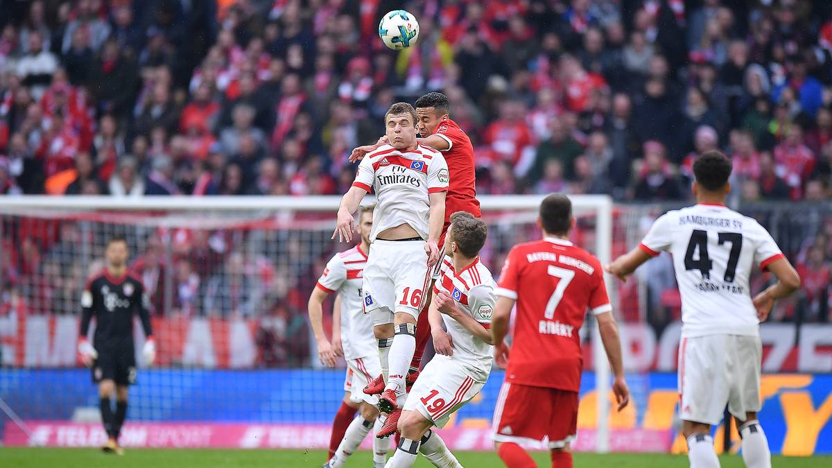 Bayern München gegen den Hamburger SV - es ist ein Duell voller Traditionen. Heute Abend tritt der HSV erstmals seit dem Bundesliga-Abstieg gegen den Rekordmeister an. SPORT1 zeigt das Testspiel im Volksparkstadion ab 17 Uhr live. Vor allem in naher Vergangenheit war der Nord-Süd-Schlager nur selten ein Aufeinandertreffen auf Augenhöhe. SPORT1 blickt zurück auf torreiche Siege und die brisantesten Spiele
