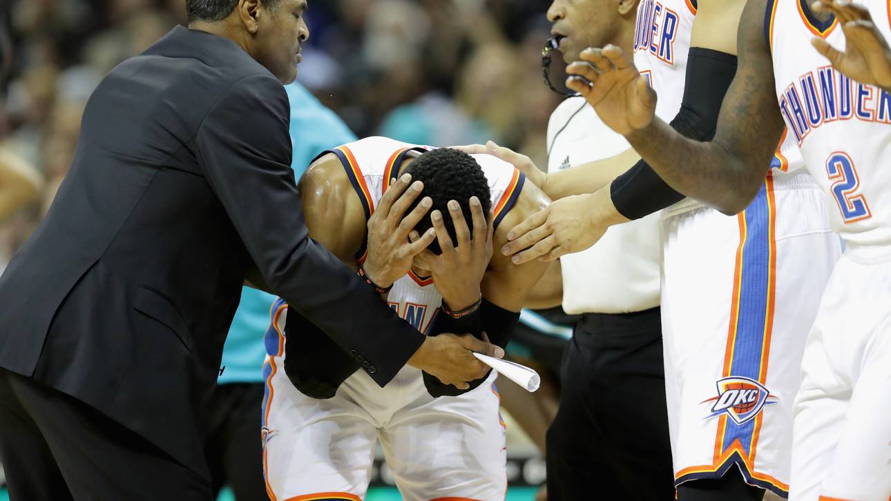 Westbrook wirft Schiedsrichter ab