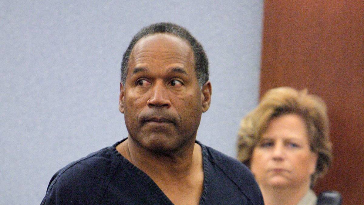 Es ist einer der größten Skandale in der Geschichte des US-Sports: Der ehemalige Football-Star O.J. Simpson wird 1994 beschuldigt, seine Ex-Frau Nicole Brown Simpson und ihren neuen Lebensgefährten Ronald Goldman erstochen zu haben