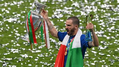 Leonardo Bonucci mit dem EM-Pokal