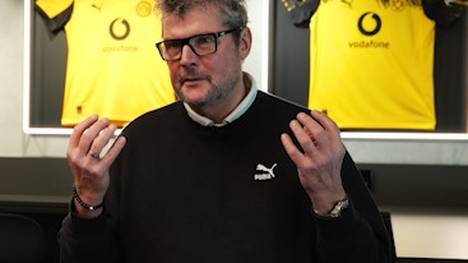 Norbert "Nobby" Dickel spricht im exklusiven SPORT1-Interview über seine Leidenschaft für Borussia Dortmund. Seit 33 Jahren ist der Stadionsprecher des BVB unersetzlich. 1989 machte er sich als Spieler mit zwei Toren im DFB-Pokal-Finale unsterblich.