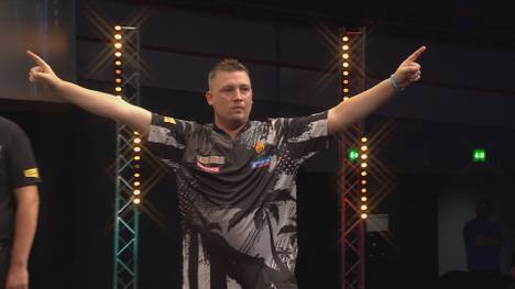 Chris Dobey gewinnt in der zweiten Runde mit 10:5 gegen Jose de Sousa und sichert sich damit das Viertelfinale der European Darts Championships. 