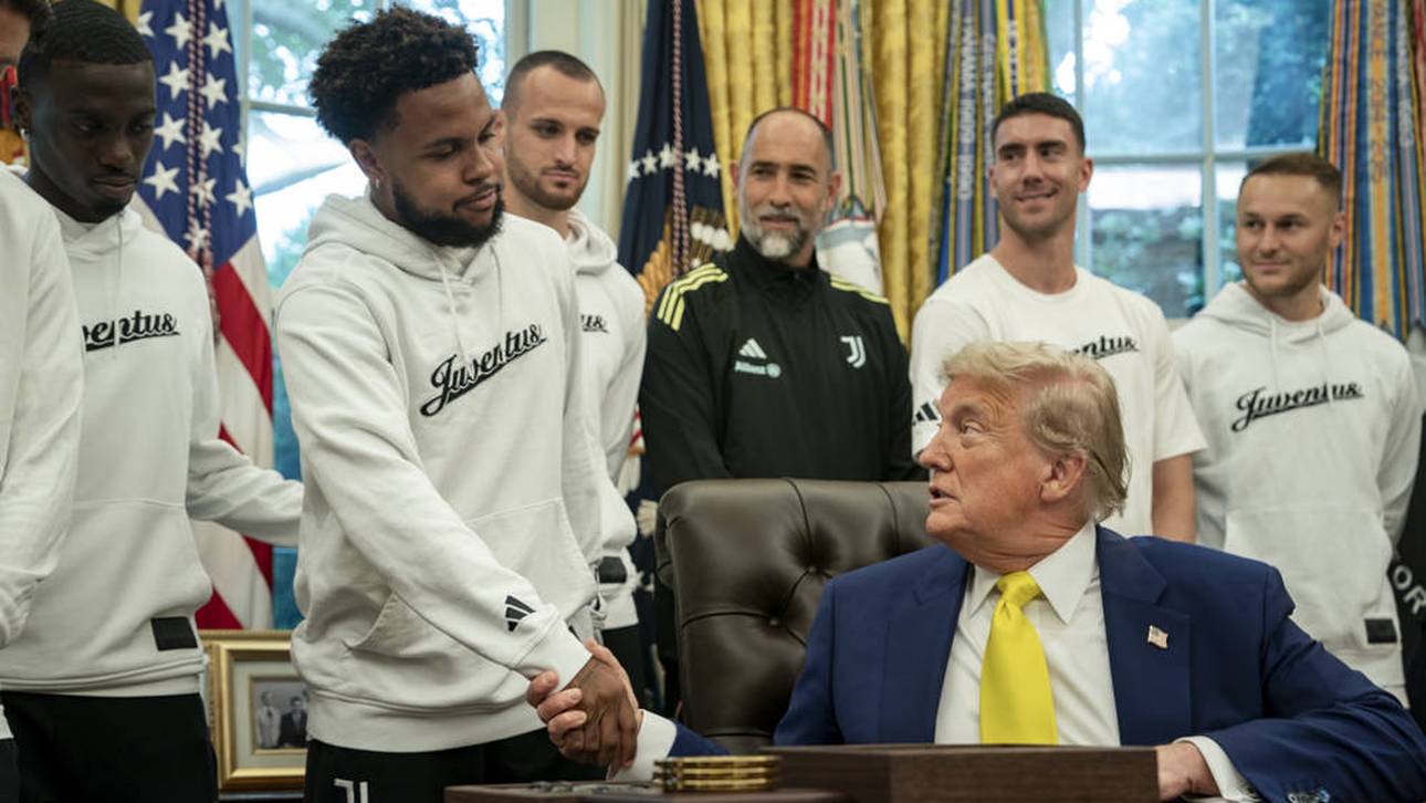 Auch die beiden US-Profis, Weston McKennie und Timothy Weah, sprach Donald Trump direkt an, wünschte ihnen viel Erfolg und schüttelte ihnen die Hand