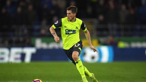 Erik Durm spielte zuletzt bei Huddersfield Town in der Premier League