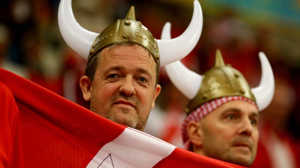 Vizeweltmeister Dänemark marschiert mit Vikinger-Stärke als Unterstützung zum Spiel gegen die starken Deutschen auf