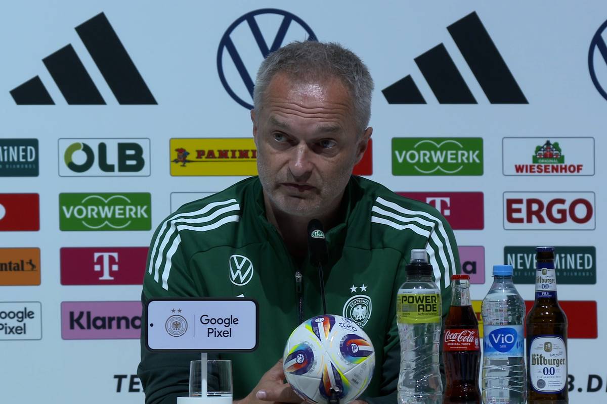 Die Frauen-Nationalmannschaft wurde in einem Testspiel von einer U15-Jungsmannschaft vorgeführt. Bundestrainer Christian Wück reagiert auf der Pressekonferenz auf die deutliche Niederlage der Schweizerinnen.