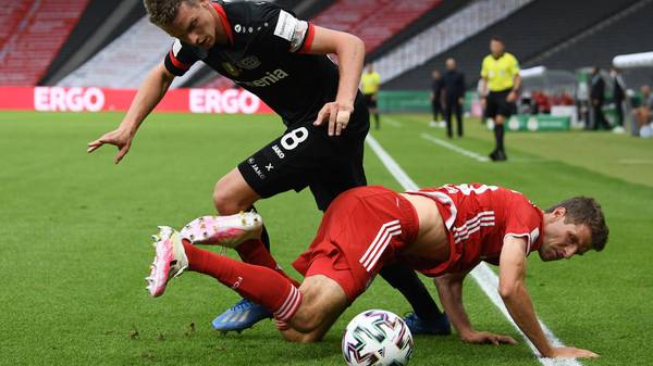 BERLIN, GERMANY - JULY 04: Bayer Leverkusen's Lars Bender battles for possession with Bayern Munich's Thomas Muller during the DFB Cup final match between Bayer 04 Leverkusen and FC Bayern Muenchen at Olympiastadion on July 4, 2020 in Berlin, Germany. (Photo by Annegret Hilse/Pool via Getty Images)