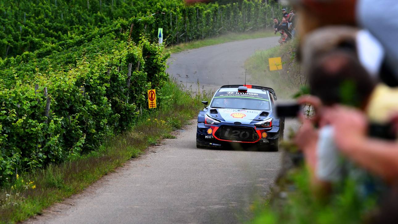 Defekt stoppt Führenden Neuville