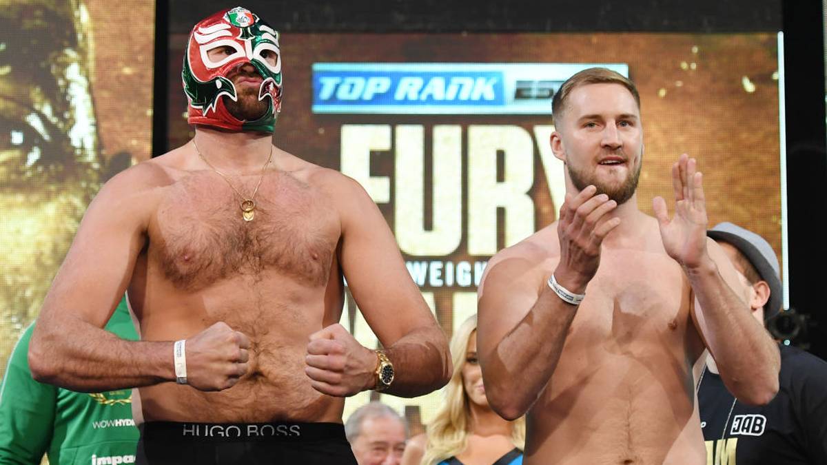 Klitschko-Bezwinger Tyson Fury (l.) hat bei seinem zweiten Boxkampf in den USA mal wieder eine große Show geliefert - hatte gegen den Schweden Otto Wallin aber mehr Mühe als ihm lieb war. Am Ende musste das britische Schwergewicht sogar ins Krankenhaus. SPORT1 zeigt die Bilder des Kampfs