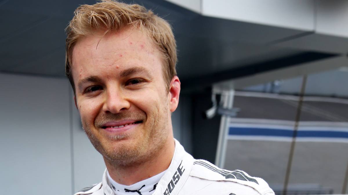 Rosberg lässt sich noch vor Ende des Qualifyings feiern. Er weiß, dass der Vorsprung auf Ferrari in Sotschi groß genug ist