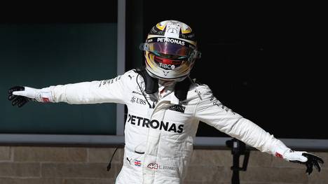 Lewis Hamilton jubelt nach seinem Sieg in Austin 2017