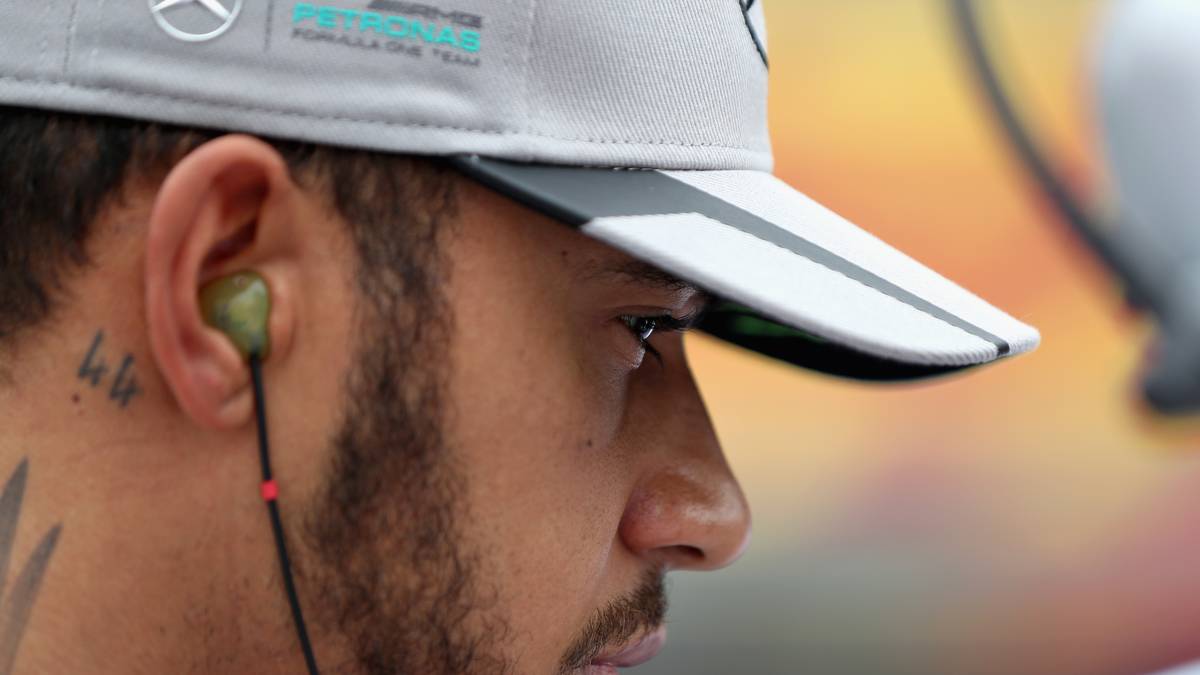 Suzuka dürfte die Endstation für seine Titelverteidigungs-Träume gewesen sein. Das nagt an seinem Ego. Dass er deshalb in den Pressekonferenzen nur noch nörgelt, maulig und lustlos Kurzantworten gibt, ist wenig Champion-like. Wahre Könige zeigen auch in der Niederlage Größe