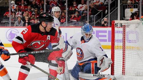 NHL: Thomas Greiss (r.) glänzte beim Sieg der New York Islanders gegen die New Jersey Devils