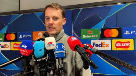 Der FC Arsenal geht nach einem Standard gegen Bayern in Führung. Dabei wird auch Manuel Neuer bedrängt. Bayerns Keeper analysiert den Gegentreffer.