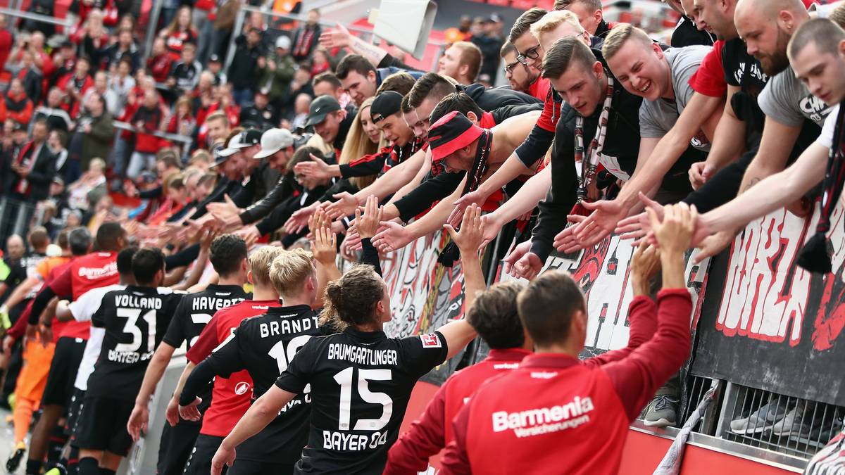 PLATZ 15: BAYER LEVERKUSEN - Die Summe der drei Kategorien ergibt bei Bayer Leverkusen etwas Rundes: 1.000 Euro kosten die Dauerkarten zusammen. Die Spanne geht von 190 bis 519 Euro, wenn man die Werkself hautnah erleben möchte