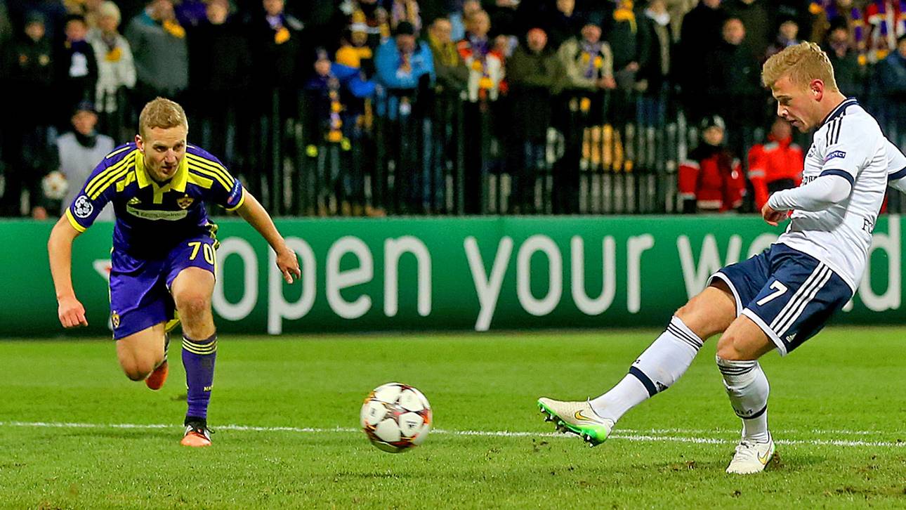 Meyer schießt Schalke ins Achtelfinale