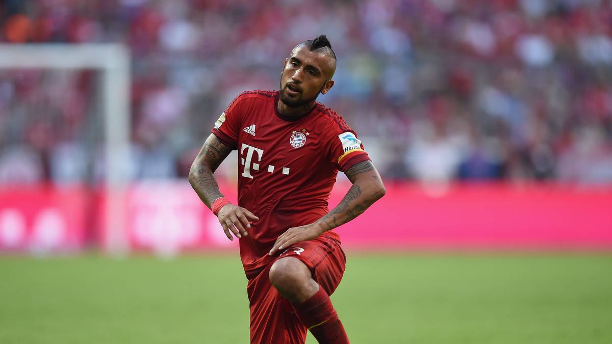 GEFOULTE SPIELER: Es heißt, dass Spieler des FC Bayern am häufigsten gefoult werden. Bislang stimmt diese These - wenn auch nur bedingt. 13-mal musste Arturo Vidal bislang einstecken. Es gibt aber auch zwei weitere Spieler, die genaso häufig gefoult wurden, aber nicht das Trikot des Rekordmeisters tragen - nämlich...