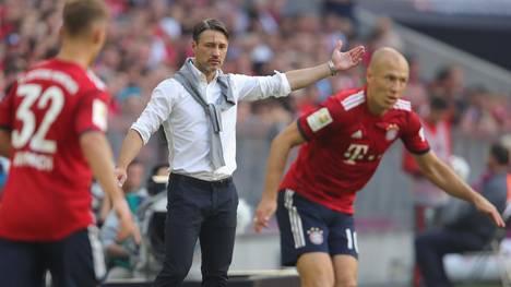 Niko Kovac (M.) ist seit Sommer Trainer von Arjen Robben beim FC Bayern München