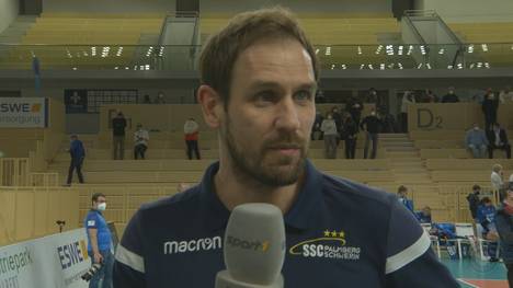 Der SSC Palmberg Schwerin liefert sich gegen den VC Wiesbaden einen epischen Kampf. Deshalb hat der Schweriner Coach nach dem Spiel ein Sonderlob für sein Team parat.