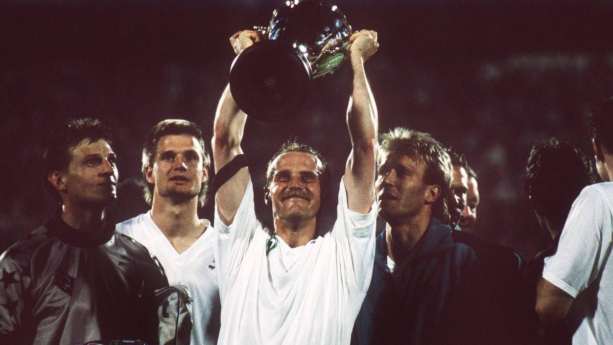 Der größte Erfolg als Spieler gelingt Schaaf 1992 mit dem Gewinn des Europapokals der Pokalsieger. Im Finale besiegen die Bremer den AS Monaco. Schaaf wird im Finale nach 34 Minuten für Thomas Wolter eingewechselt und darf am Ende stolz den Pokal in die Höhe strecken