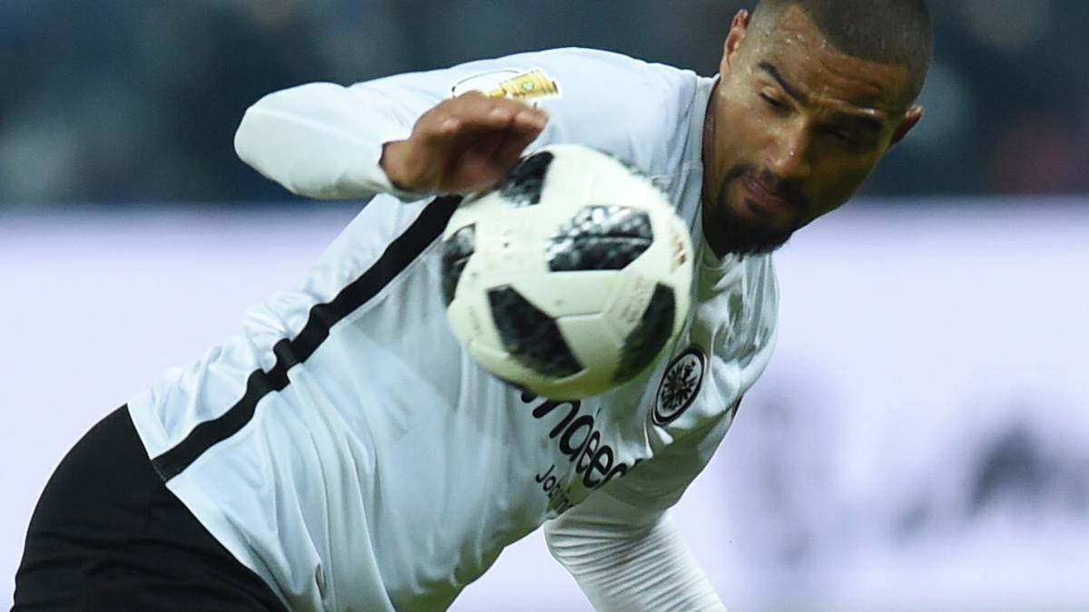 Ob der bis 2020 unter Vertrag stehende Mittelfeld-Routinier auch ohne seinen engen Freund bleiben möchte, ist bislang ungewiss. Klubs aus Spanien und Italien sollen Boatengs Situation genau beobachten