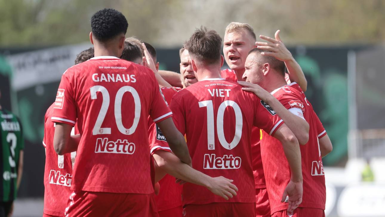 Regensburg festigt Tabellenspitze