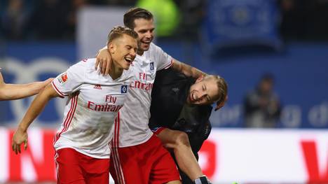 Dennis Diekmeier vom Hamburger SV freut sich nach Sieg in Bundesliga gegen Borussia Mönchengladbach