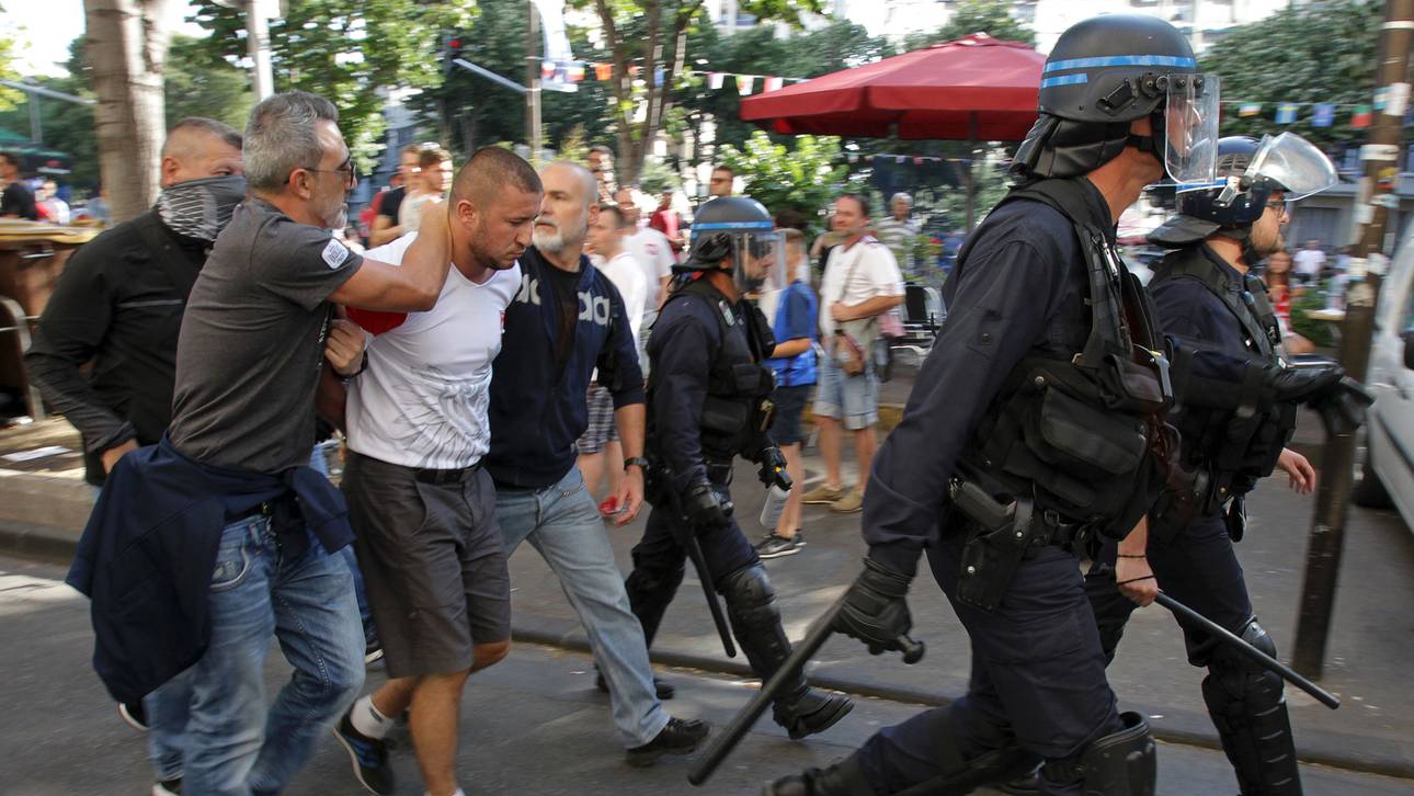 Polizei in Rio zerschlägt Demo