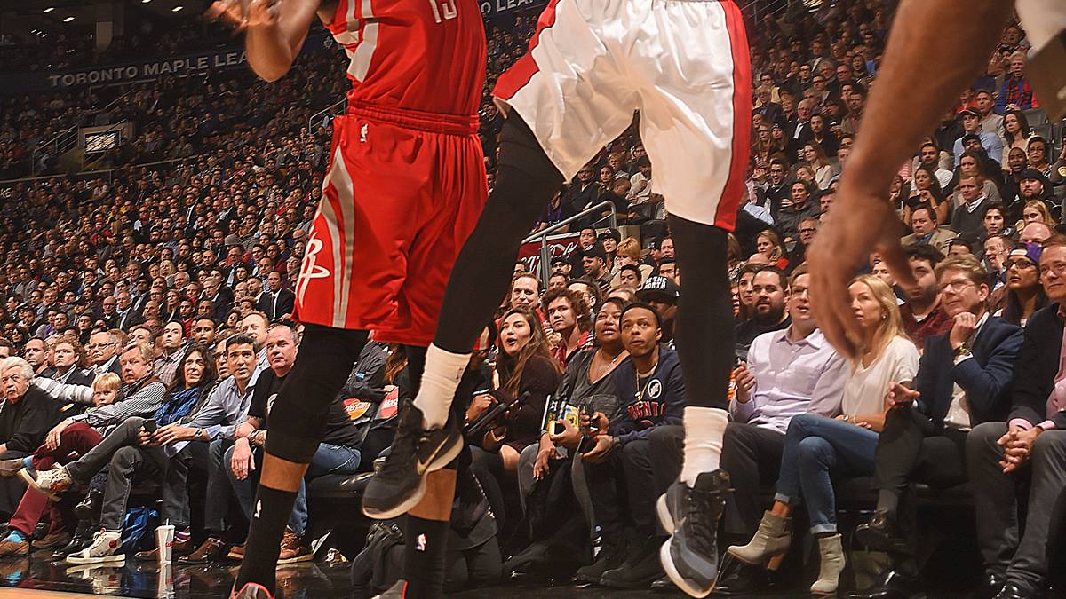 In Toronto liefern sich DeMar DeRozan (r.) und James Harden von den Houston Rockets einen hochklassigen Scorer-Wettstreit