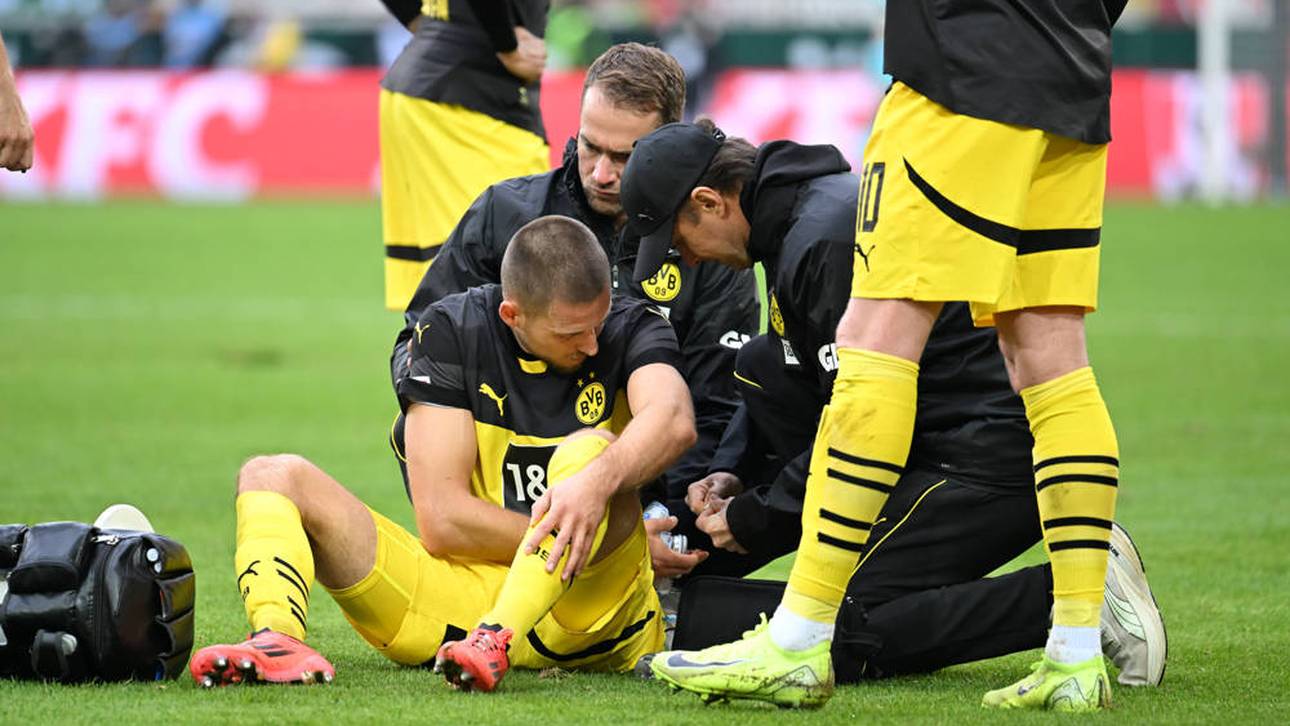 Waldemar Anton muss gegen Augsburg in der Pause vom Feld