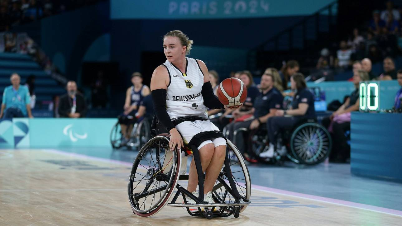 Rollstuhlbasketballerinnen feiern Sieg