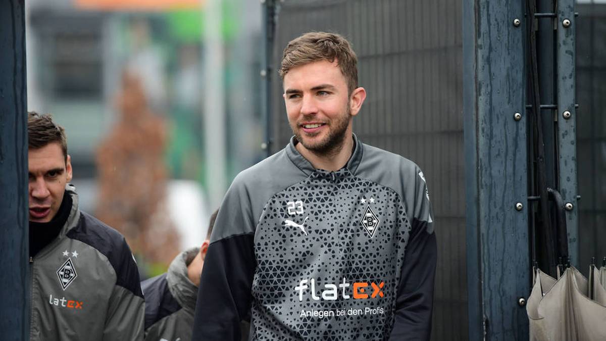 Schon als Profi bei Borussia Mönchengladbach war er längst auch gefeierter TV-Experte. Erklärt den Deutschen den Fußball wie einst Jürgen Klopp. Im Sommer 2024 erklärt er emotional seinen Abschied aus Gladbach, kickte kurz darauf immerhin wieder in der "Baller League".