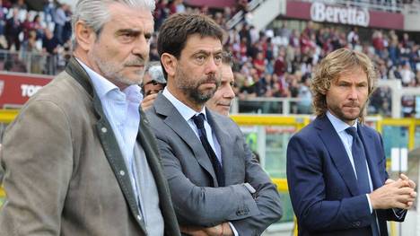 Die Juve-Bosse um Andrea Agnelli (m.) bekommen Ärger