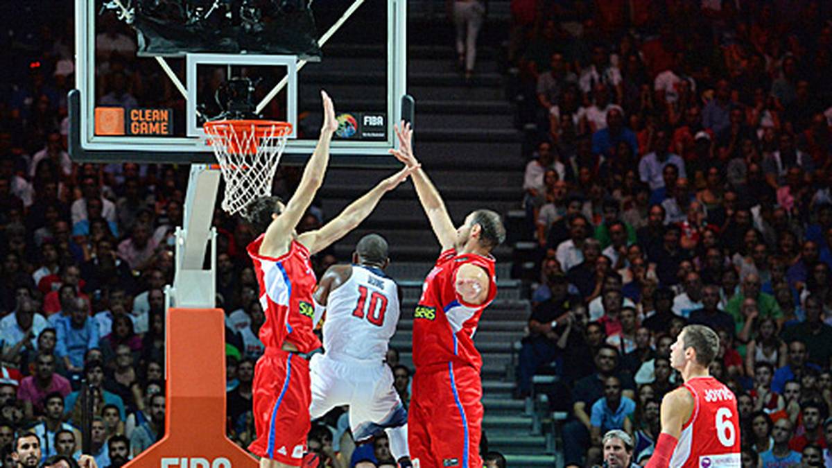 Die USA zerlegen Serbien in Madrid 129:92 und holen sich ihren fünften Titel. Beste Werfer sind Kyrie Irving (26 Punkte) und James Harden (23)