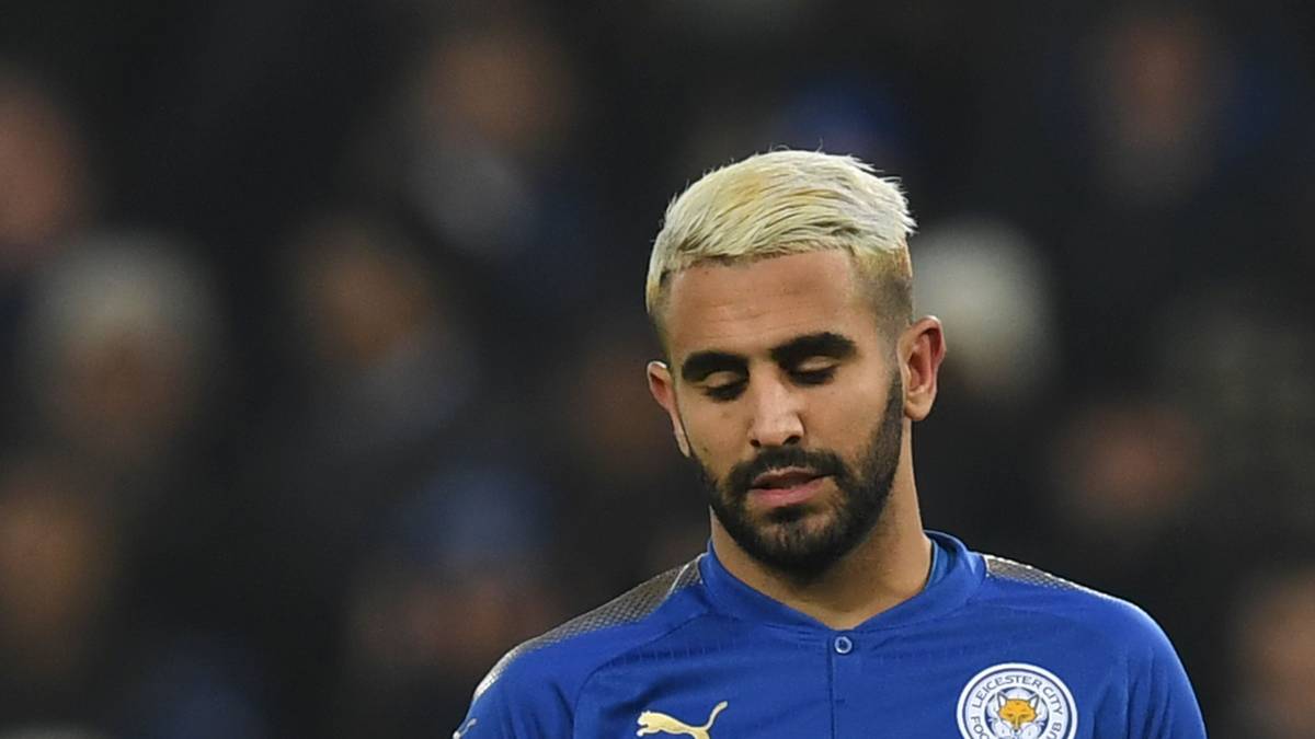 Als Verstärkung für die Offensive und Ersatz für den verletzten Leroy Sane wollten die Citizens aber noch Riyad Mahrez von Leicester City holen. Manchester bot 70 Millionen, doch die Foxes forderten mehr als 100 Millionen. Zu viel - meinte der Scheich-Klub und nahm Abstand von der Verpflichtung