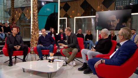 Das Aus von Trainer Dino Toppmöller bei Eintracht Frankfurt besiegelt. Die Runde im SPORT1 Doppelpass reagiert live auf diese Meldung.