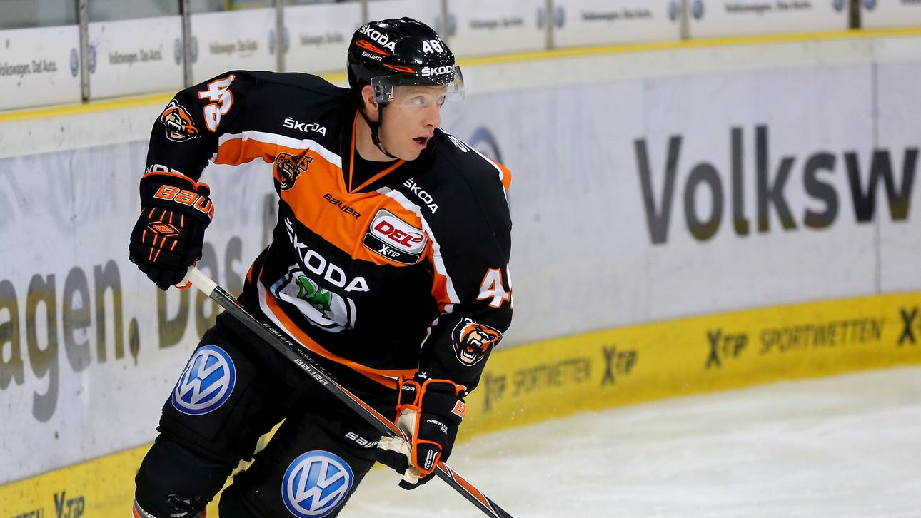 Wolfsburg verlängert mit Sturmduo