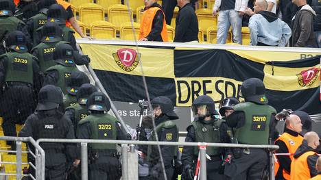 Die Polilzei bei einem Spiel von Dynamo Dresden v Eintracht Frankfurt   - 2. Bundesliga