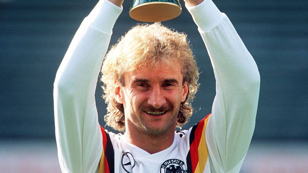 PLATZ 11 - RUDI VÖLLER (90 Länderspiele/47 Tore): Der Viertplatzierte der ewigen Torjägerliste der Nationalmannschaft feierte mit dem WM-Titel 1990 seinen größten Erfolg als Nationalspieler
