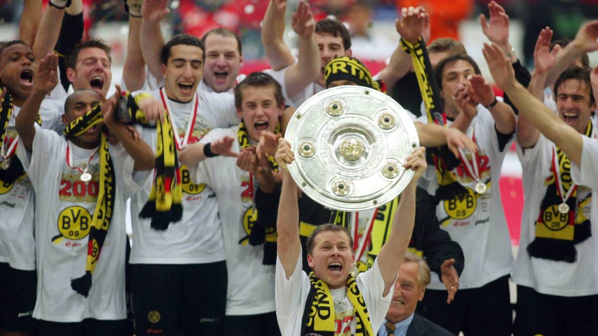 PLATZ 3 - 2002, BORUSSIA DORTMUND (1 Punkt): Im Dreikampf um den Titel verlor Leverkusen am vorletzten Spieltag die Tabellenführung durch ein 0:1 in Nürnberg. Der BVB sagte Danke und tütete mit einem 2:1 beim Saisonfinale gegen Bremen den Titel ein