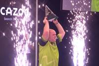 Michael van Gerwen hat zum siebten Mal die Premier League der Darts-Profis gewonnen und überholt somit Darts-Legende Phil Taylor.