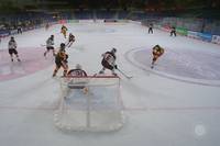 Endlich wieder Eishockey: Das DEB-Team sorgt beim Auftakt des Deutschland Cup gegen das "Top Team Peking" für einen Torreigen.