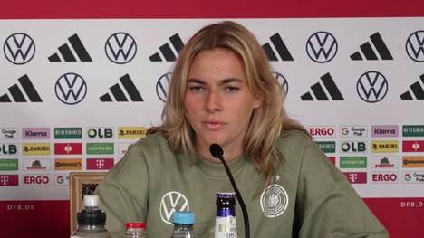 Laura Freigang und Rebecca Knaak berichten von einem schnellen Einfinden und guter Stimmung im DFB-Team in Bremen. Am 30. Mai spielt die DFB-Elf im Weserstadion gegen die Niederlande.