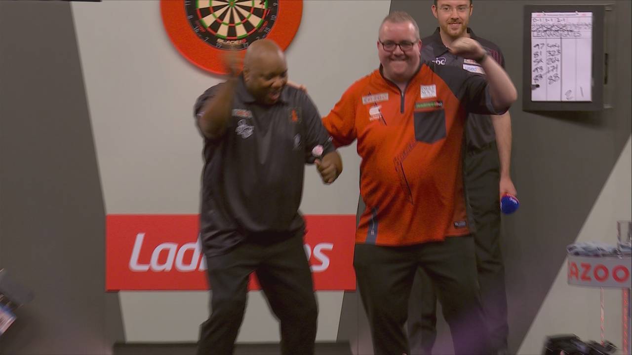 Darts WM 2023: Stephen Bunting schlägt Leonard Gates mit 3:1