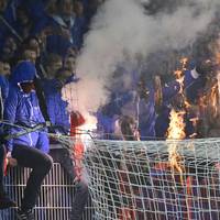 Bundesliga-Absteiger Hertha BSC will für die von Teilen seiner Anhänger im Stadion des VfL Wolfsburg verursachten Schäden aufkommen.
