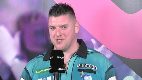 Daryl Gurney spricht nach seinem Sieg in der zweiten Runde der Darts-Weltmeisterschaft gegen Steve Beaton über seinen Gegner und seine neuen Darts.