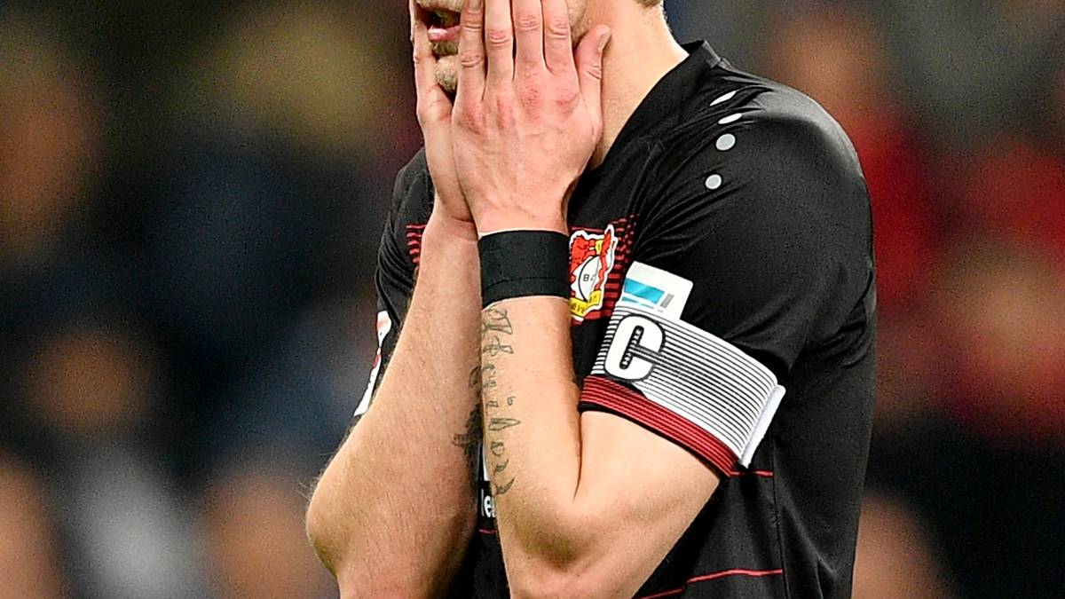 Routinier Stefan Kießling fasst den Auftritt der Leverkusener in einem einzigen Gesichtsausdruck zusammen