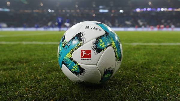 FC Schalke 04 v 1. FC Koeln - Bundesliga