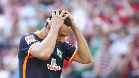 Claudio Pizarro will mit Werder Bremen unbedingt in der Bundesliga bleiben